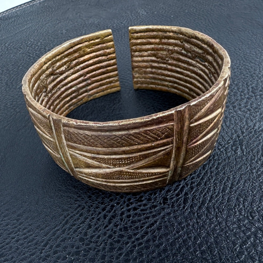 Vintage Southwestern Heavy Brass Cuff Bracelet‎ Carved Geometric Tribal 2.875